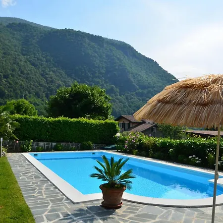 Vakantiehuis Grosszuegiges Mit Pool Fast Direkt Am *