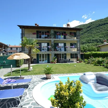 Vakantiehuis Grosszuegiges Mit Pool Fast Direkt Am Colico