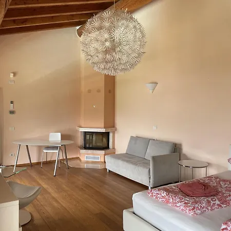 Holiday home Grosszuegiges Mit Pool Fast Direkt Am Colico