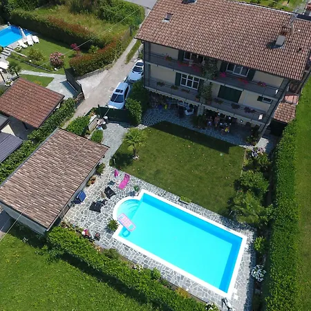 Grosszuegiges Mit Pool Fast Direkt Am
